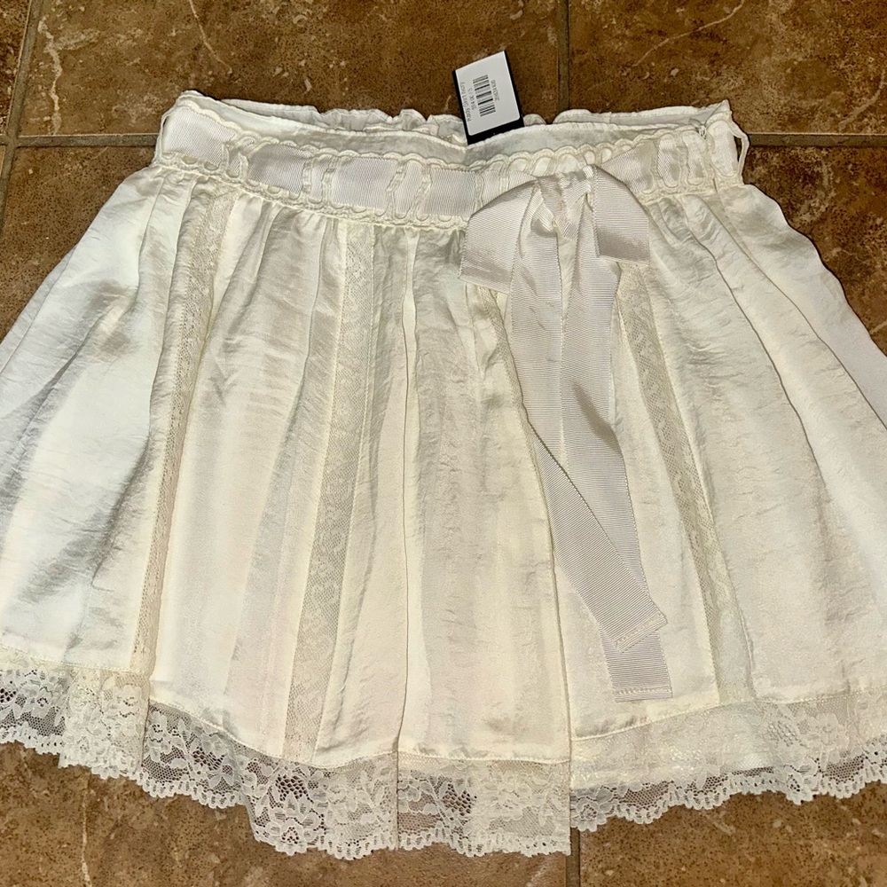 NWT Elegant Ivory Lace Trim Skirt